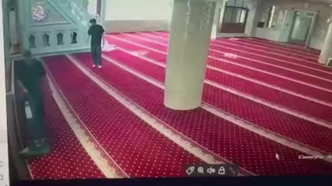 Bahçelievler'de cami görevlisine yumruklu saldırı; görüntüler kayda geçti