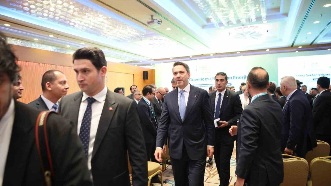 Bakan Bayraktar: 2026 yılı 'rüzgarın yılı' olacak — YEKA ile 1.500 MW rüzgâr, ilk offshore adımı