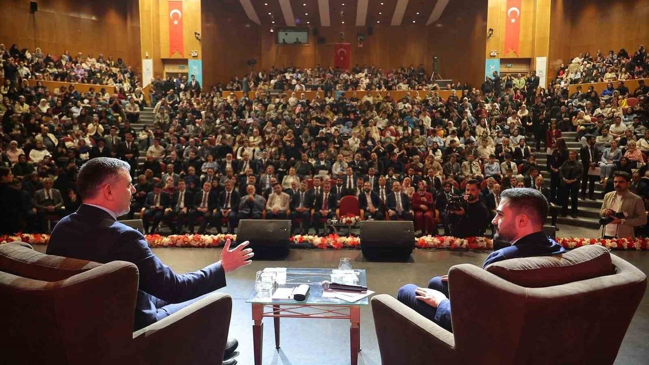 Bakan Çiftçi, TÜGVA İhtisas Akademi Programı'na Erzurum'da katıldı