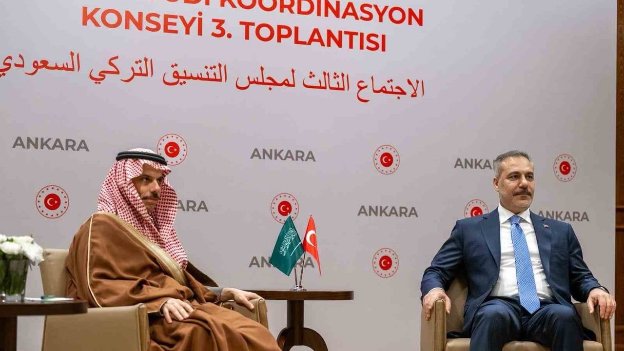 Bakan Fidan, Türk-Suudi Koordinasyon Konseyi Üçüncü Toplantısı kapsamında Prens Faysal bin Ferhan Al-Suud ile görüştü