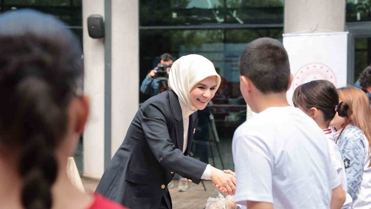 Bakan Göktaş, 19 Mayıs'ta devlet himayesindeki sporcu ve koruma altındaki gençlerle buluştu