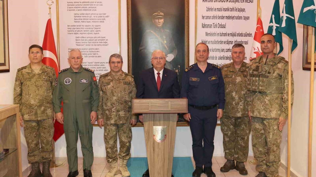 Bakan Güler, Edirne’de 9’uncu Hudut Tugay Komutanlığı’nda Mehmetçikle bayramlaştı
