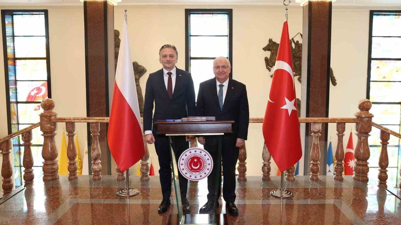 Bakan Güler, Polonya Devlet Bakanı Bartosz Grodecki ile Milli Savunma Bakanlığında Görüştü