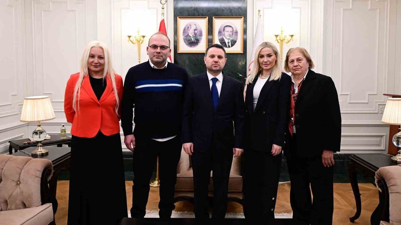 Bakan Gürlek, Çağla Tuğaltay ailesiyle buluştu: Faili meçhul dosya yeniden mercek altında