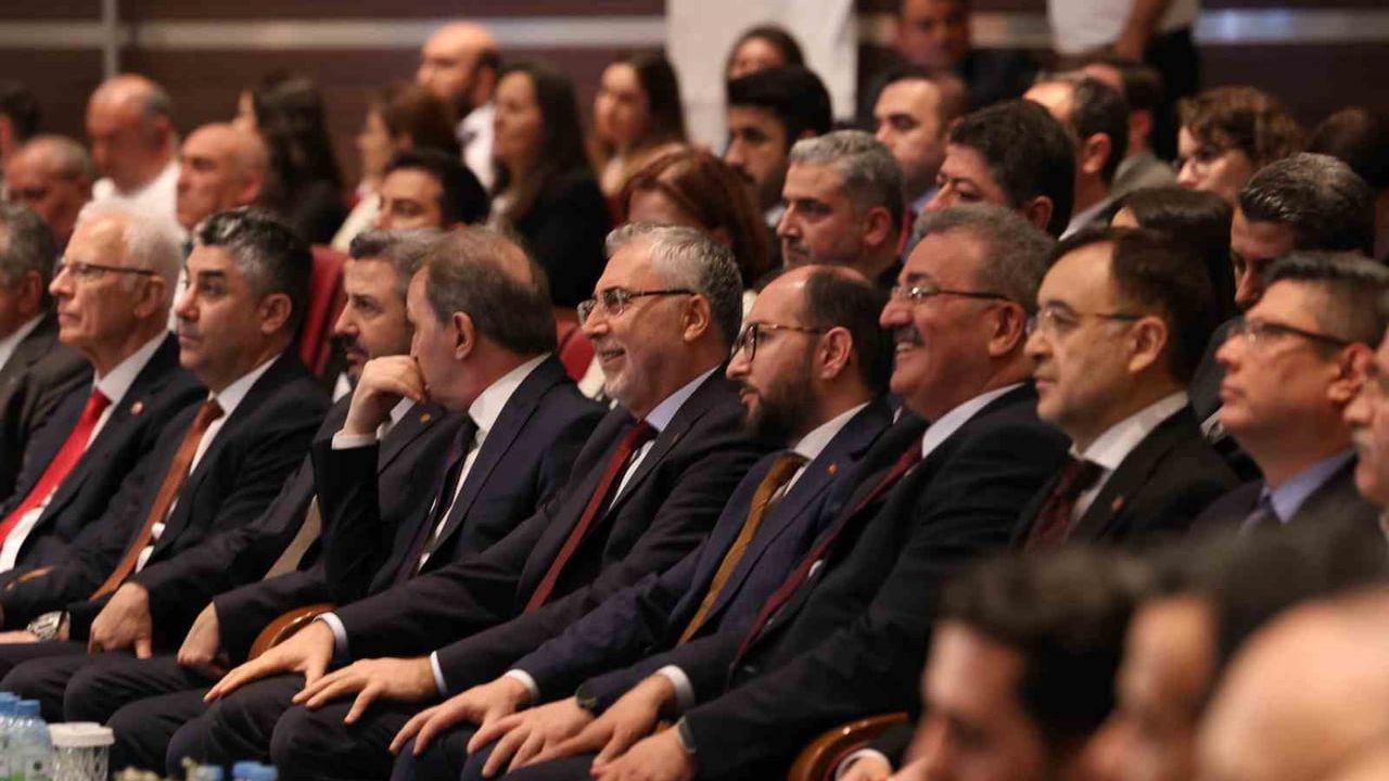 Bakan Işıkhan: Türkiye, Dünyanın En Kapsayıcı Genel Sağlık Sigortası Sistemlerinden Birine Sahip