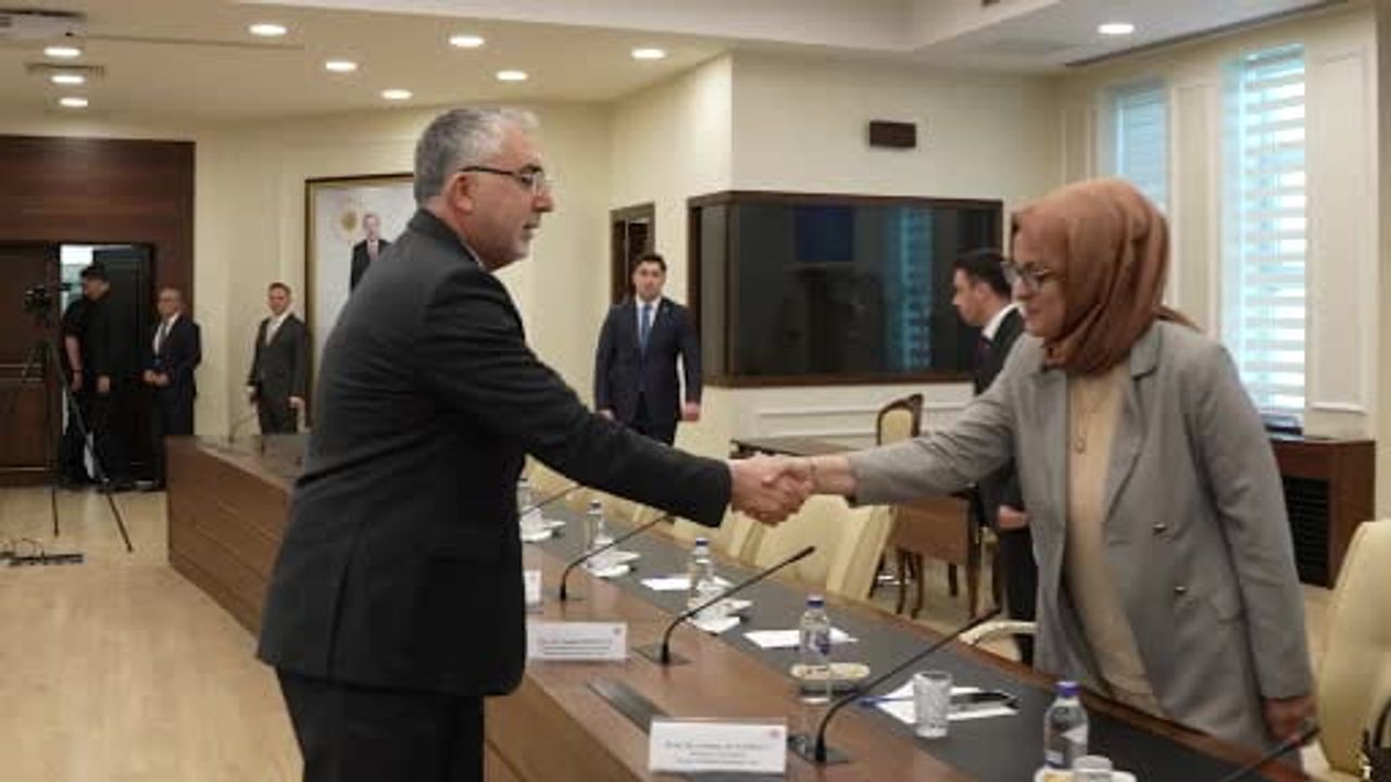 Bakan Işıkhan: Yapay zeka dönüşümünde insan odaklı ve çalışanı koruyan politikalar gerekli