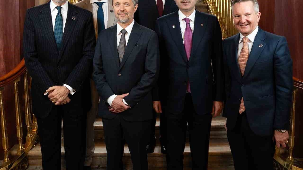 Bakan Murat Kurum, Kopenhag’da Danimarka Kralı X. Frederik ile Görüştü