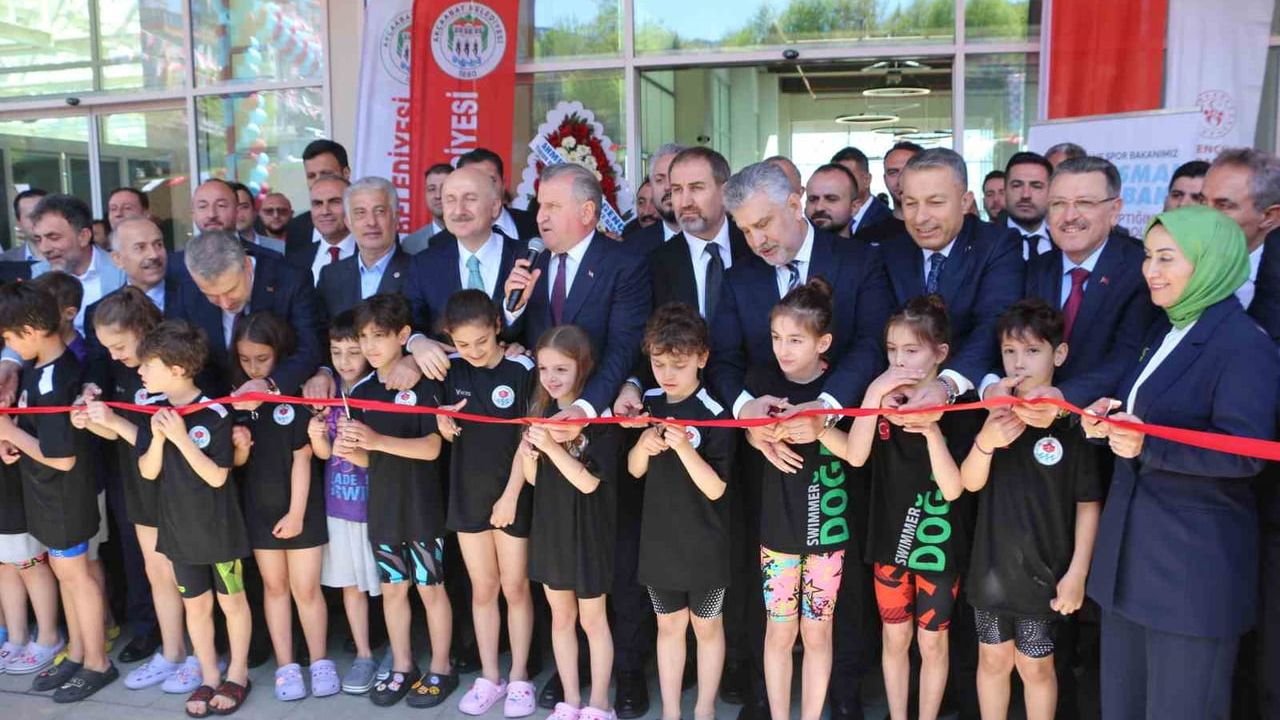Bakan Osman Aşkın Bak: Akçaabat'ta yarı olimpik havuz açıldı, 'Yüzme Bilmeyen Kalmasın' ile yaklaşık 12 milyon kişiye yüzme öğrettik