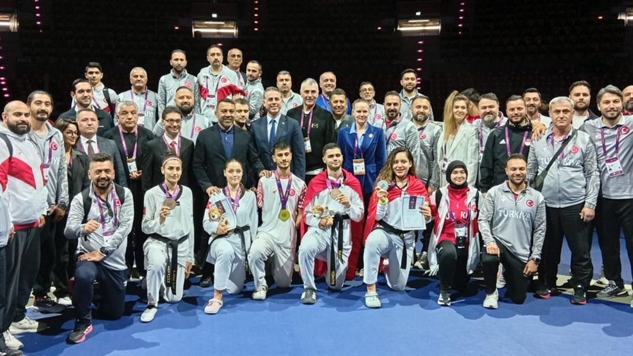 Bakan Osman Aşkın Bak'tan Avrupa Şampiyonası'nda 22 Madalya Kazanan Milli Tekvandoculara Tebrik