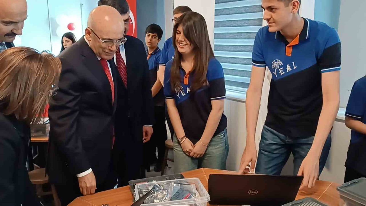 Bakan Şimşek Batman'da 50 Yapay Zeka Atölyesinin Açılışını Gerçekleştirdi
