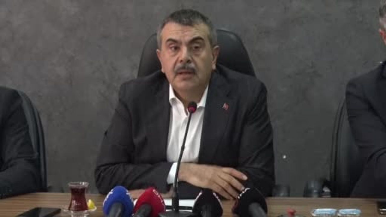 Bakan Tekin: Erzurum Stadyumu ihalesi Kurban Bayramı’ndan sonra tamamlanacak