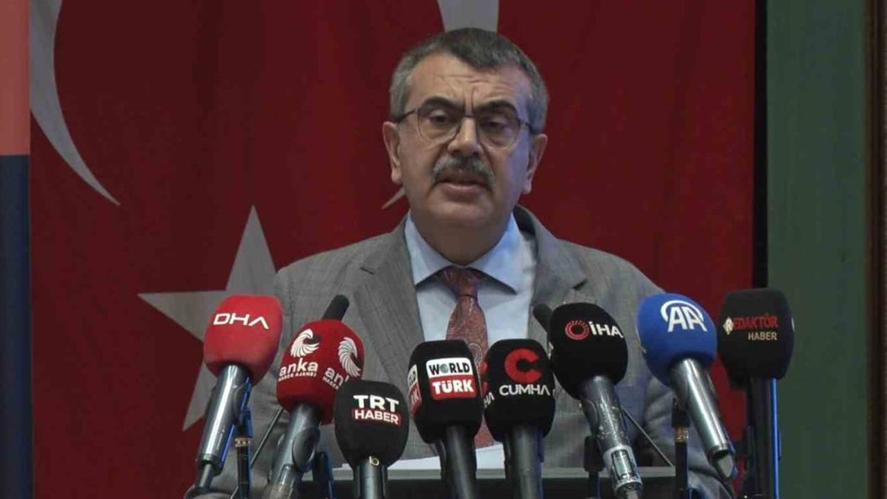 Bakan Tekin: Teknolojiyi Yönlendirecek İnsanlar Geleceğin Dilini Değerleriyle Kuracak