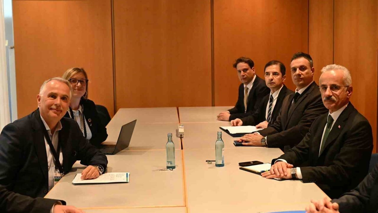 Bakan Uraloğlu Leipzig'de: UIC Genel Direktörü François Davenne ile Demiryolu İş Birliği Görüşmesi