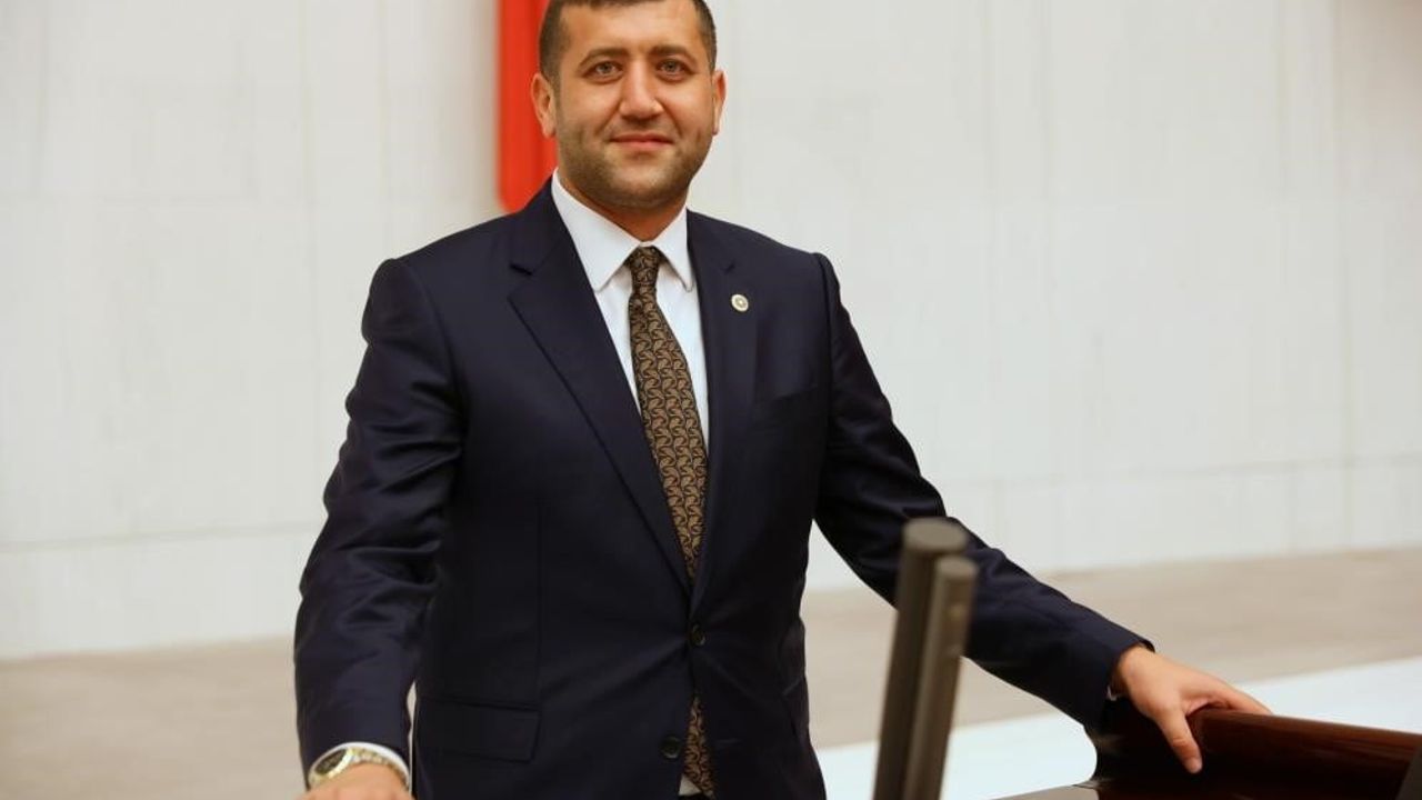 Baki Ersoy: TMSF'nin aynı ligde iki kulübü yönetmesi hukuka aykırı, düşmeleri gerekiyor
