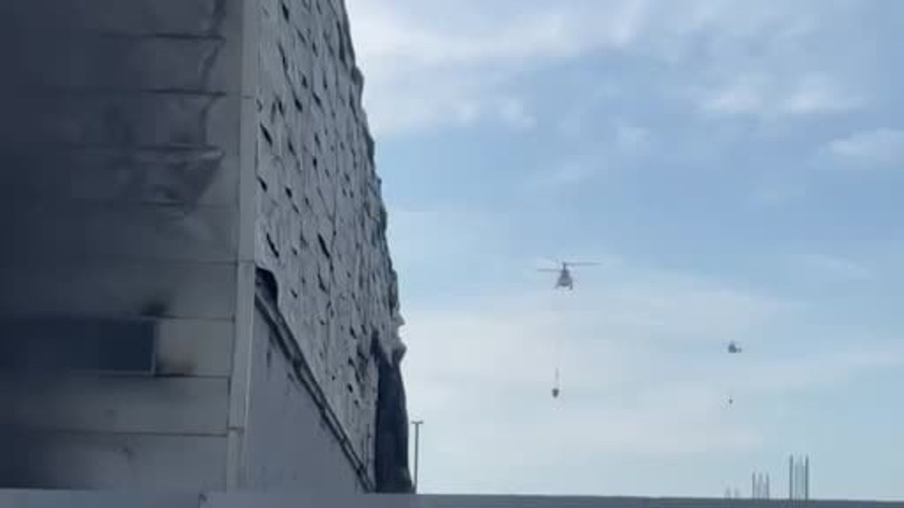 Bakü Lökbatan'da depo yangını: FHN 182 personel, 40 araç ve 2 helikopterle müdahale etti