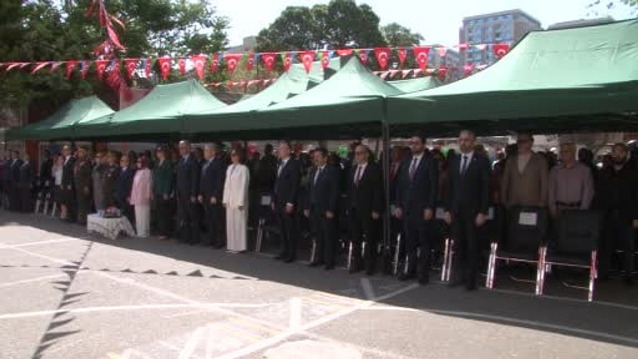 Bakü Türk Anadolu Lisesi'nde 19 Mayıs Atatürk'ü Anma, Gençlik ve Spor Bayramı töreni