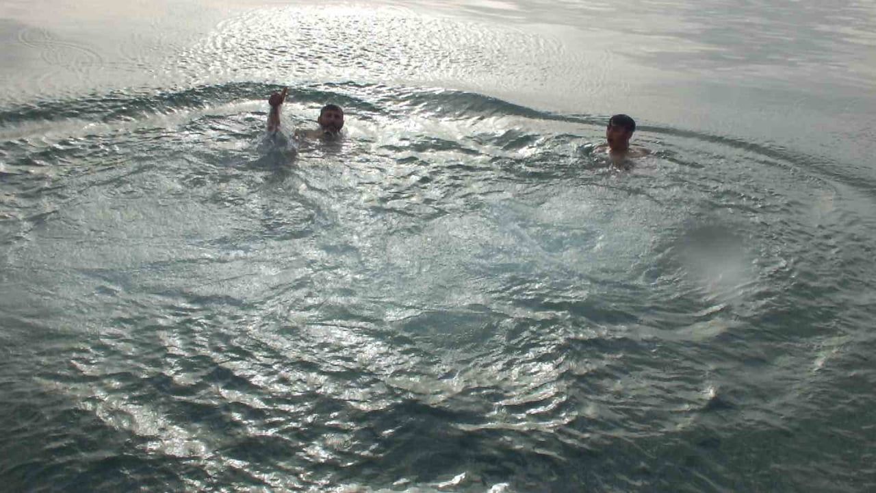 Balıkesir Burhaniye'de deniz sezonu açıldı, Ören sahili doldu