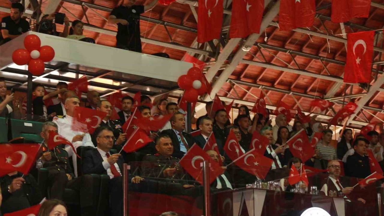 Balıkesir'de 19 Mayıs Coşkusu: Atatürk'ü Anma, Gençlik ve Spor Bayramı Törenlerle Kutlandı