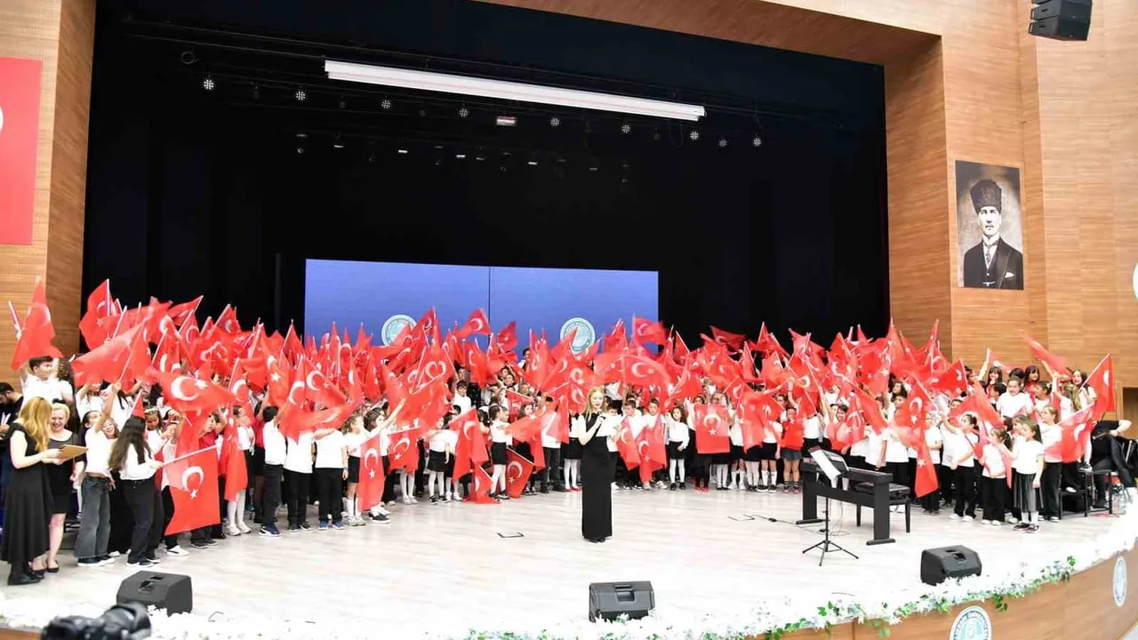 Balıkesir'de '300 Çocuk Tek Sahne' Konseri: Necatibey'den Büyük Müzik Buluşması