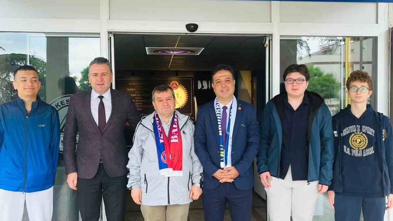 Balıkesir'de Asırlık Liseler Buluştu: Kastamonu Abdurrahman Paşa Lisesi, Balıkesir Lisesi'ni Ziyaret Etti