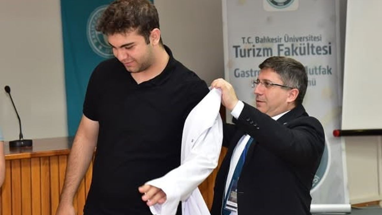 Balıkesir Üniversitesi'nde Gastronomi ve Mutfak Sanatları Öğrencileri Şef Ceketlerini Giydi