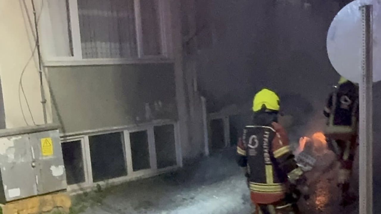 Bandırma'da araç yangını ekip müdahalesiyle büyümeden söndürüldü