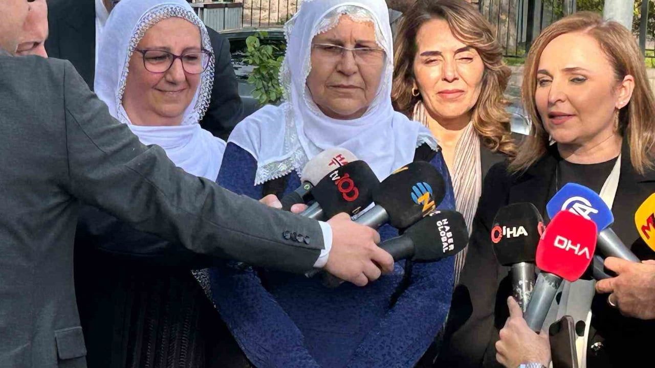 ‘Barış Anneleri’ heyeti Adalet Bakanlığına Öcalan ile görüşme talebi içeren dilekçe sundu