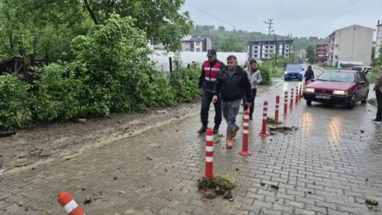 Bartın'da Avu Deresi taştı: Kozcağız'da ev ve iş yerlerini su bastı