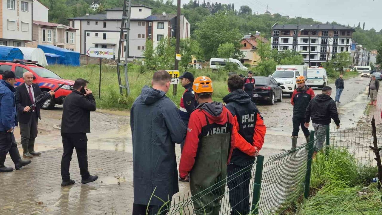 Bartın’da sağanak: 5 ana yol suda, 15 bina zarar gördü; 32 kişi kurtarıldı