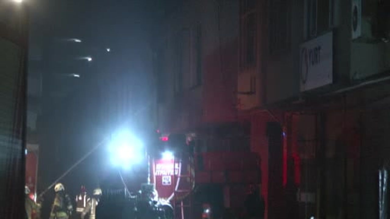 Başakşehir Eskoop Sanayi Sitesi'nde iş yeri yangını — itfaiye müdahalesi sürüyor