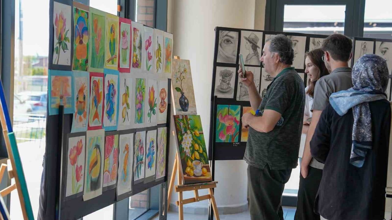 Başiskele'de 'Genc-i Âlâ' merkezlerinde her yaştan vatandaşa yönelik ücretsiz kurs ve atölyeler
