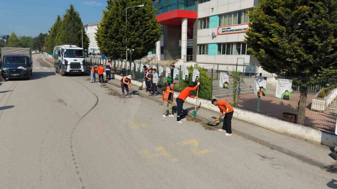 Başiskele'de Seymen ve Körfez mahallelerinde kapsamlı temizlik, bakım ve asfalt çalışmaları