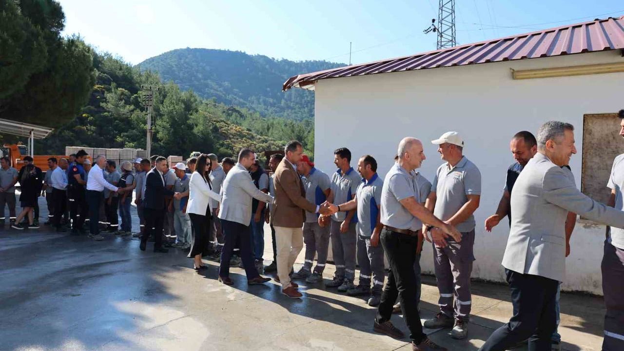 Başkan Acar Ünlü, Kurban Bayramı Öncesi Personelle Bayramlaştı