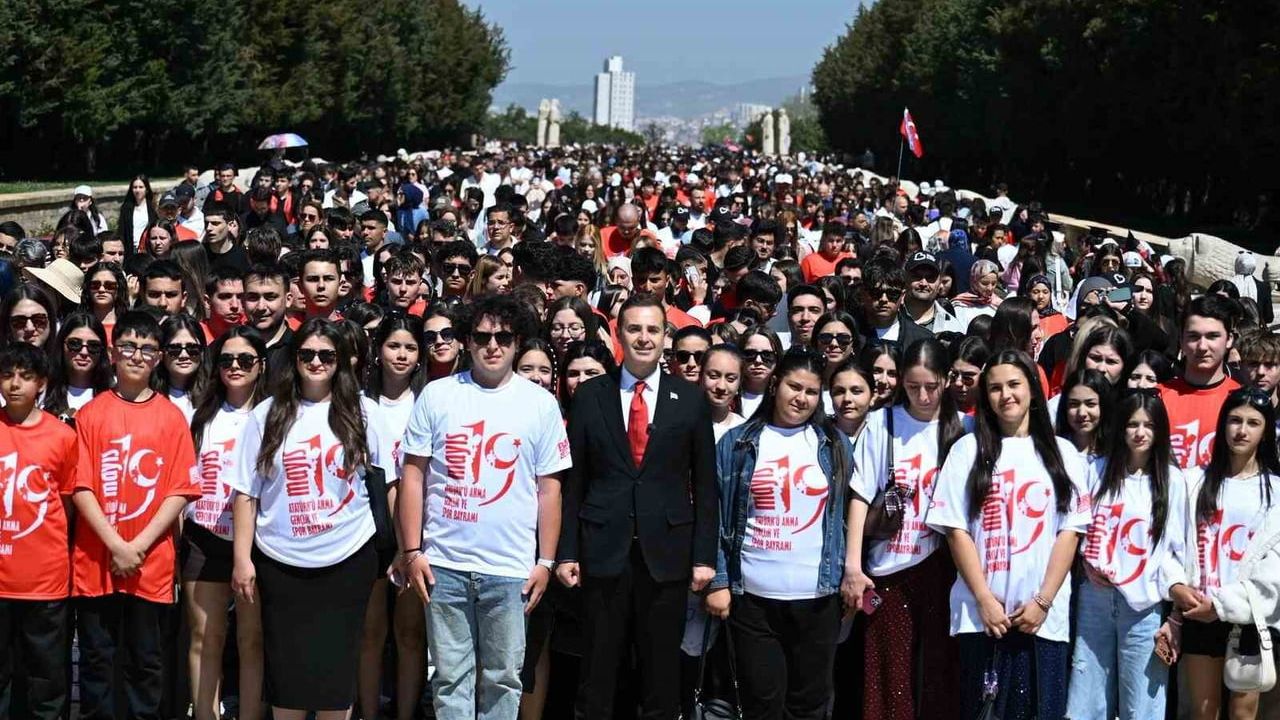 Başkan Akın 1071 Balıkesirli Gençle Anıtkabir’de: Kuvayımilliye Günü’nde Ata’ya Saygı