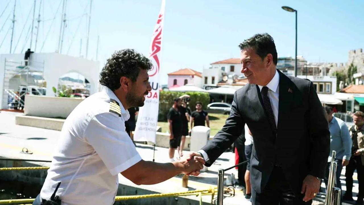 Başkan Aras, Fethiye ve Marmaris'te Denizcilik, Turizm ve Ticaret Temsilcileriyle Görüştü