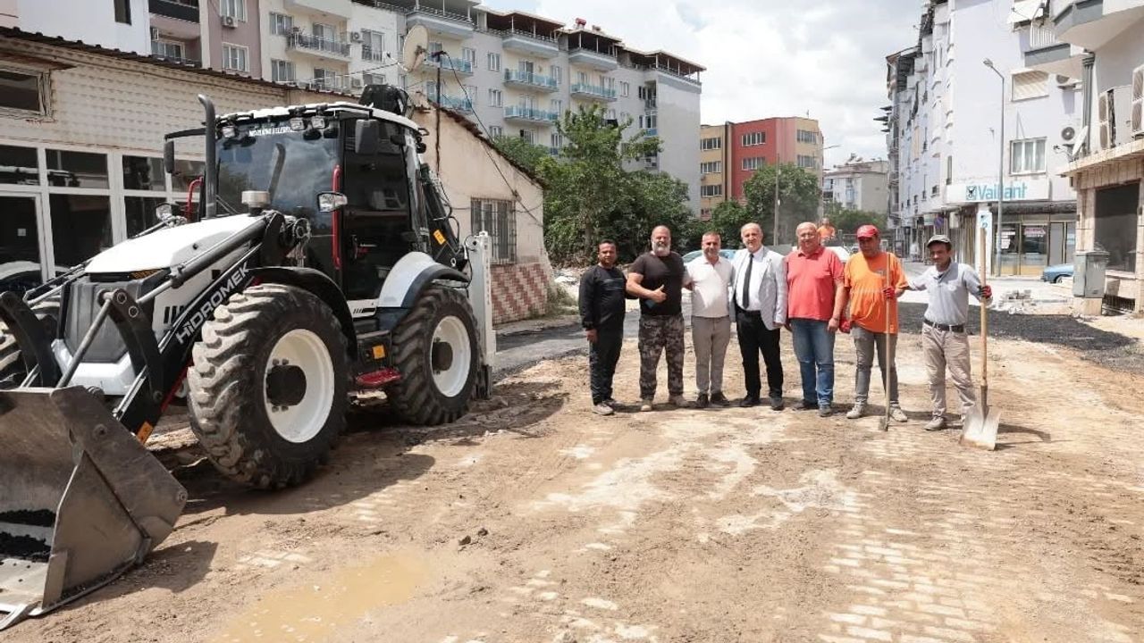 Başkan Aytekin Kaya Cumhuriyet Mahallesi’nde Çalışmaları Yerinde İnceledi ve Vatandaşlarla Buluştu