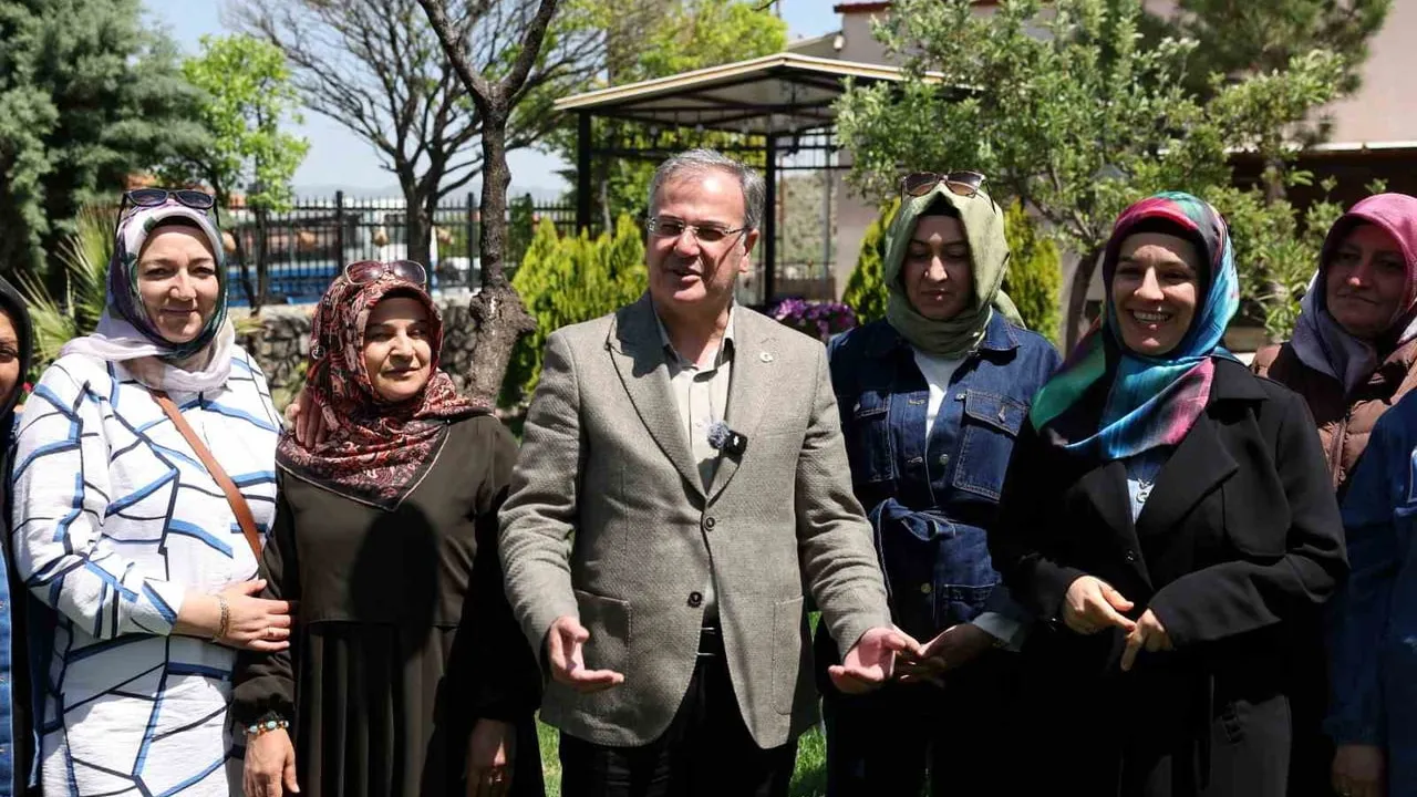 Başkan Bilal Özdoğan, Engelliler Haftası'nda işitme engelli Kuran Kursu öğrencilerini Hürmetçi'de ağırladı