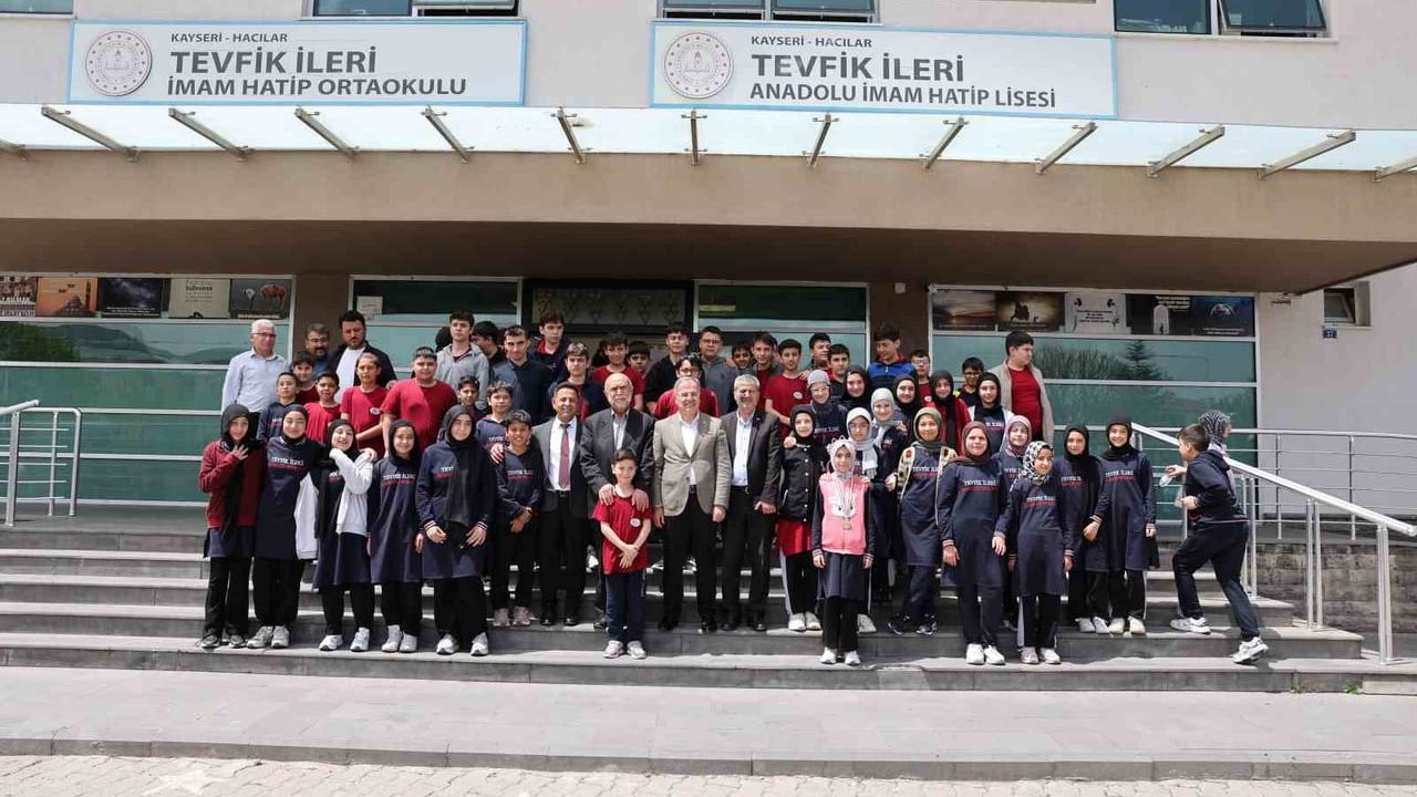 Başkan Bilal Özdoğan, Kariyer Günleri Buluşması'nda gençlere hedef ve disiplin mesajı verdi