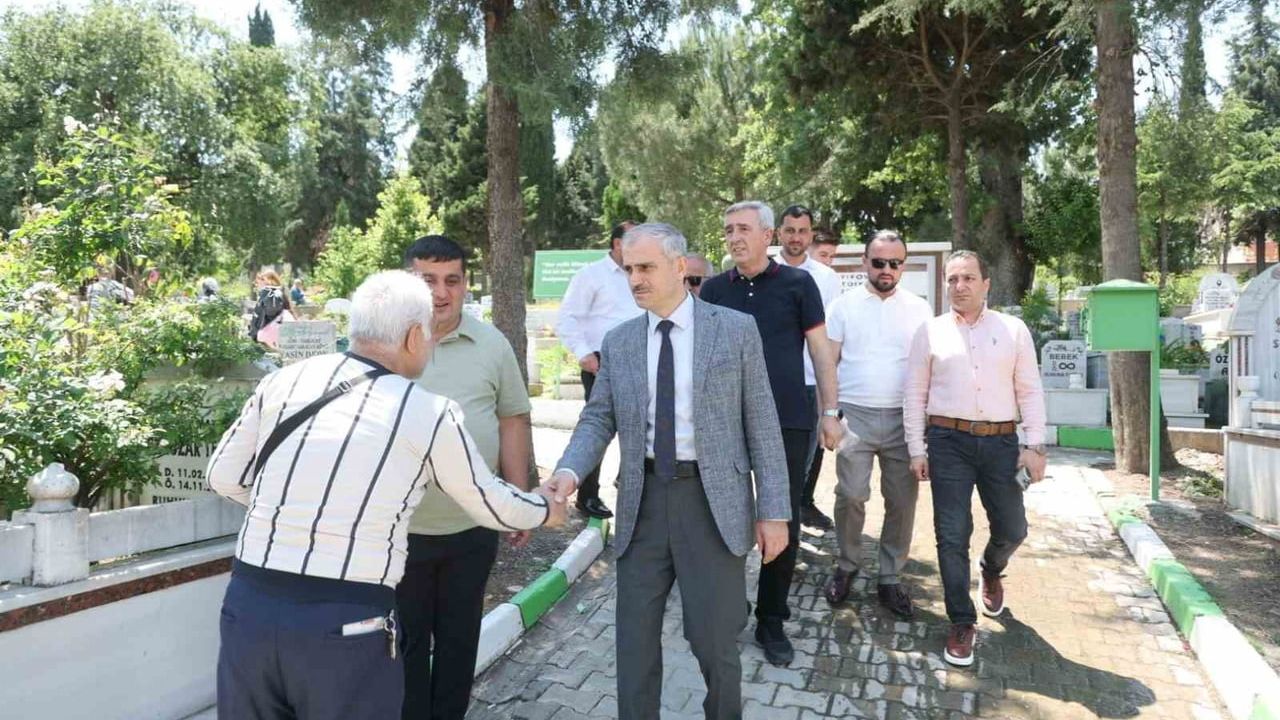 Başkan Bünyamin Çiftçi, Kurban Bayramı Arifesinde Çayırova Kabristanlarını Ziyaret Etti