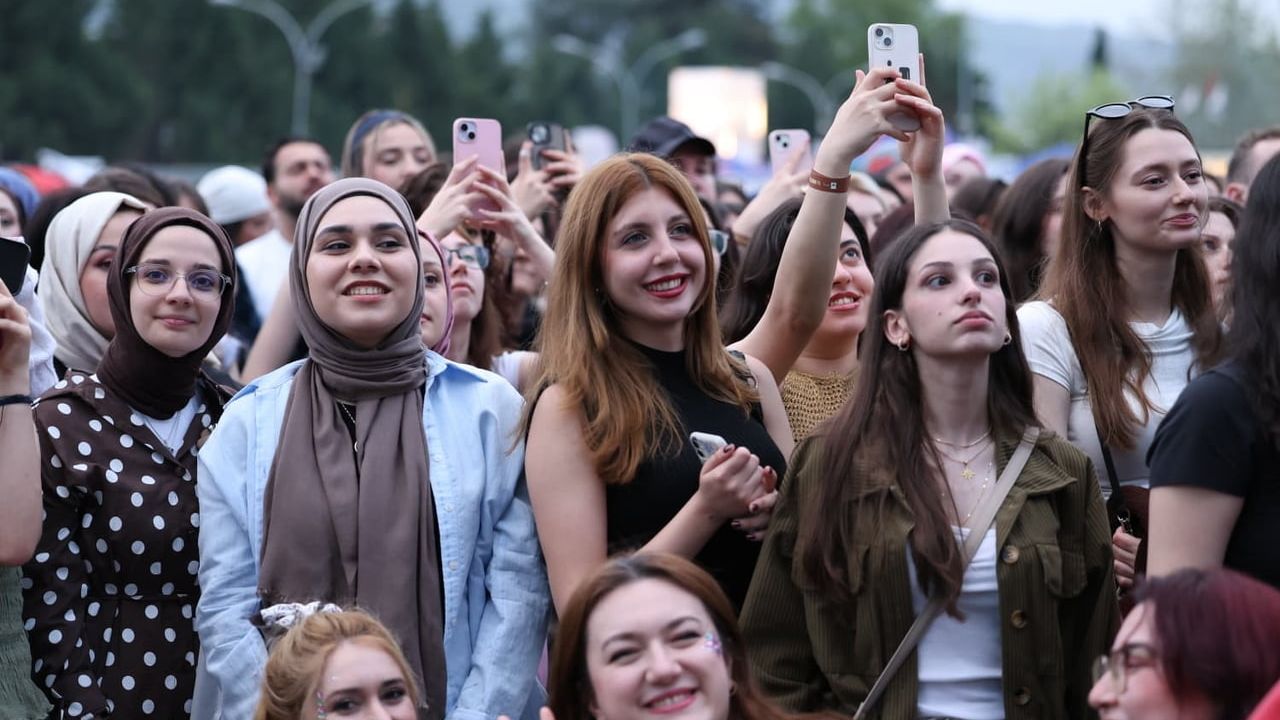 Başkan Erkan Aydın Bursa Kahve Festivali'nde kahve ve müzik tutkunlarıyla buluştu