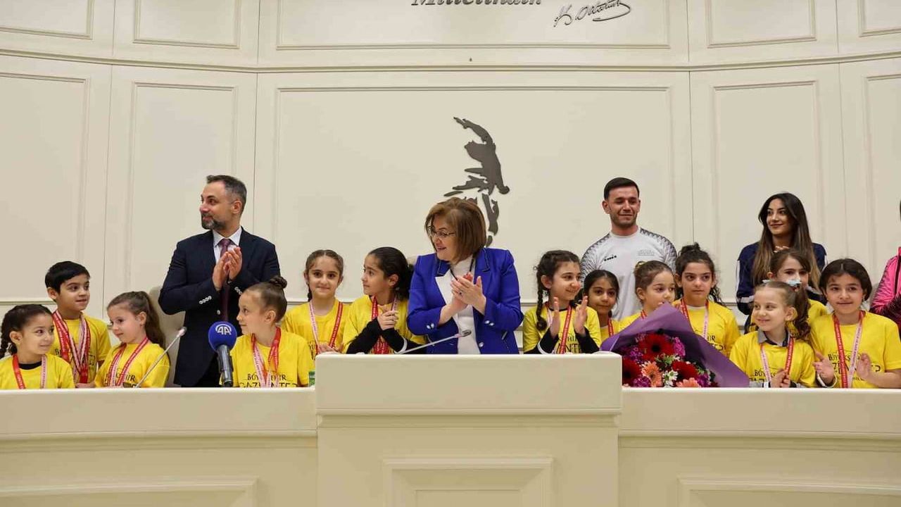 Başkan Fatma Şahin, Avrupa ve Türkiye dereceli GBB sporcularını kabul etti