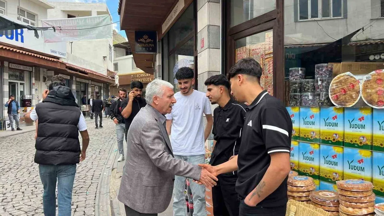 Başkan Karamehmetoğlu Kurban Bayramı Öncesi Çermik'te Esnaf ve Vatandaşlarla Buluştu