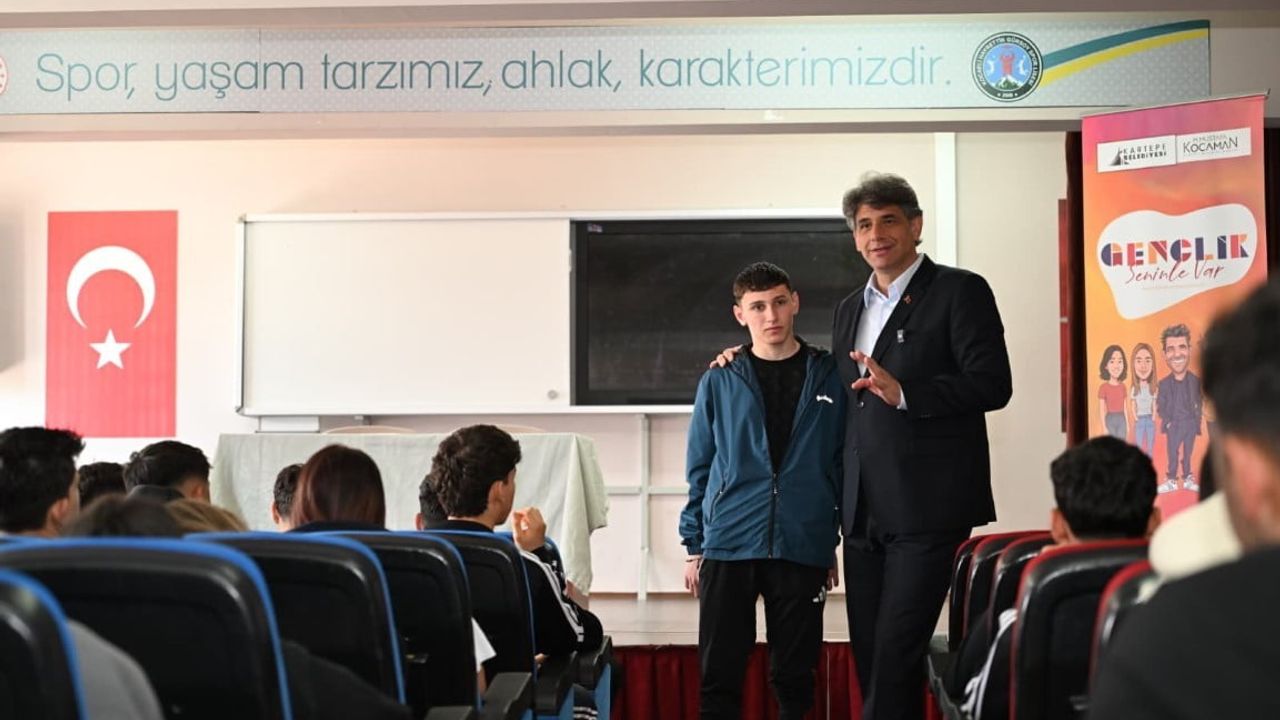 Başkan Kocaman'dan Gençlere Kariyer ve Motivasyon Tavsiyeleri — Kartepe'de Öğrenci Söyleşisi