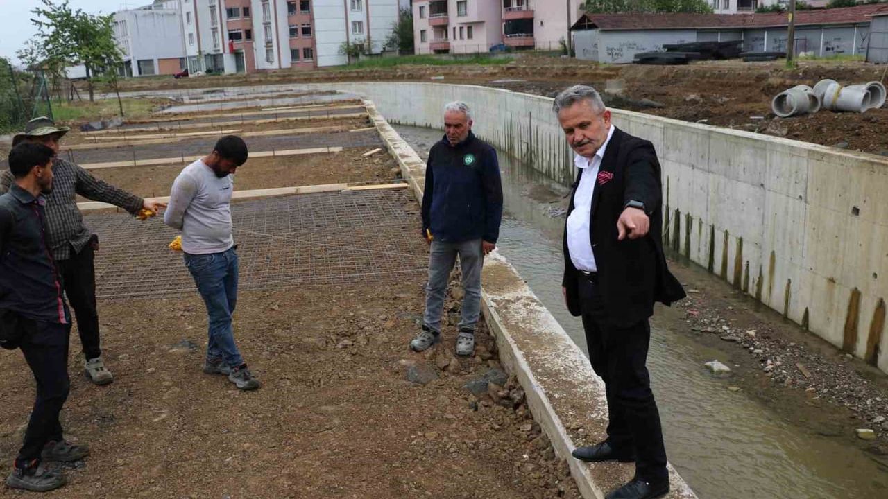 Başkan Koloğlu, Cumayeri Merkezindeki Dere Islah Çalışmalarını Yerinde İnceledi