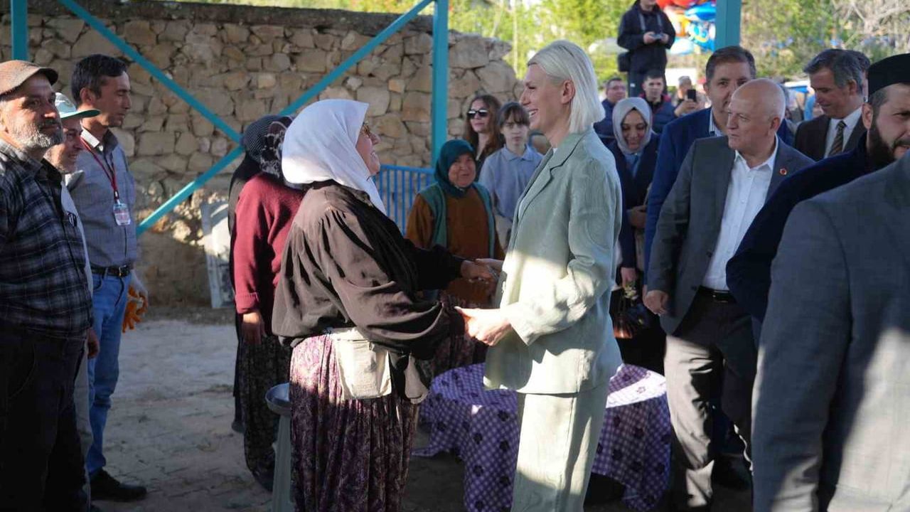 Başkan Melek Mızrak Subaşı Yeniköy'de Hıdırellez Coşkusuna Ortak Oldu
