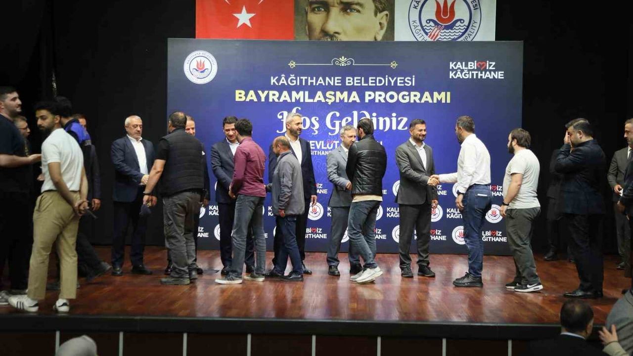 Başkan Mevlüt Öztekin Kağıthane Belediyesi'nde Personelle Kurban Bayramı'nı Kutladı