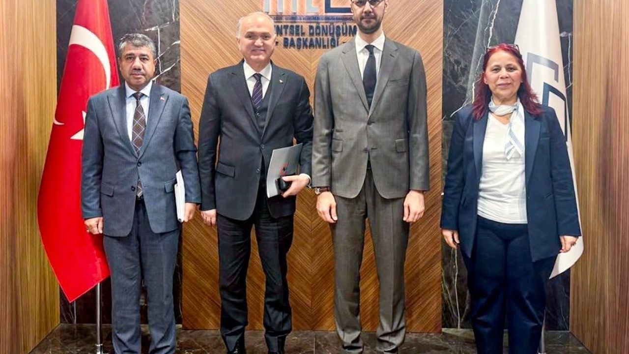 Başkan Özlü, Kentsel Dönüşüm Projelerini Hızlandırmak İçin Bakanlıkla Görüştü