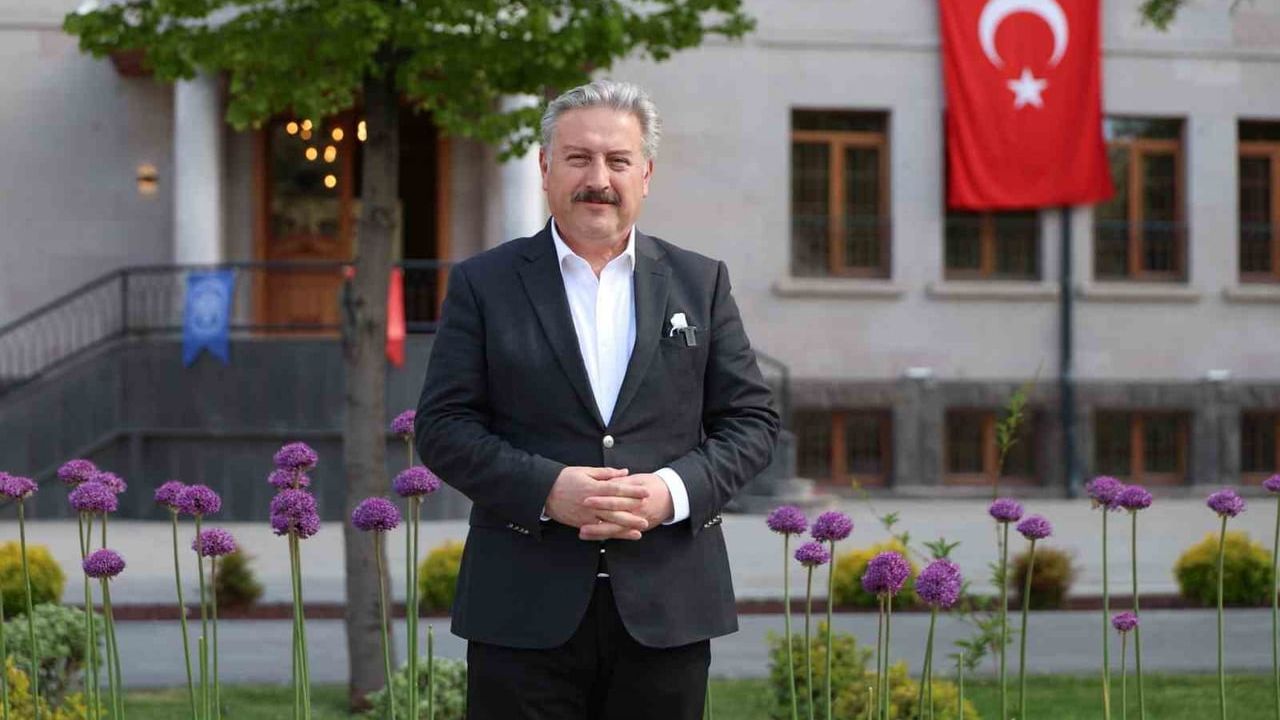 Başkan Palancıoğlu'ndan 10 Mayıs Anneler Günü mesajı: 'Annelerimiz kalplerimizin huzuru, güvenli limanlarımız'