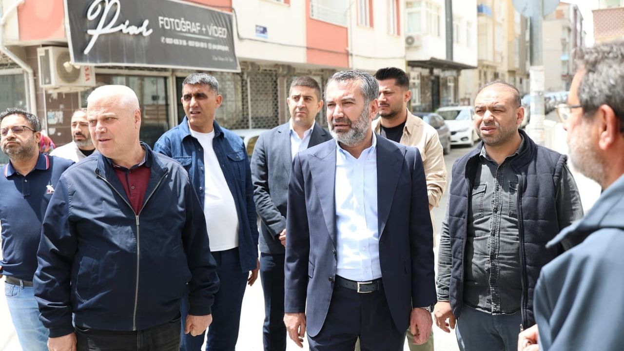 Başkan Şerifoğulları Nailbey Mahallesi'ndeki yol ve kaldırım çalışmalarını inceledi