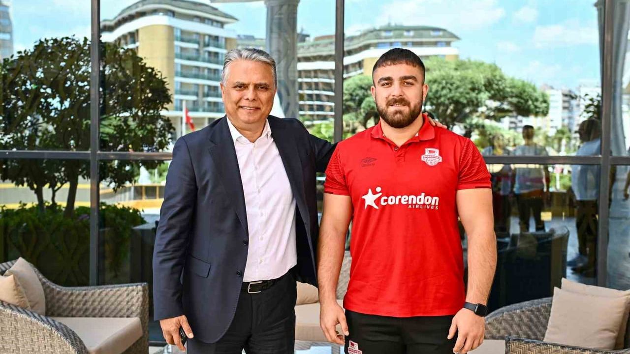 Başkan Uysal’dan Muratpaşa güreş takımına moral ziyareti